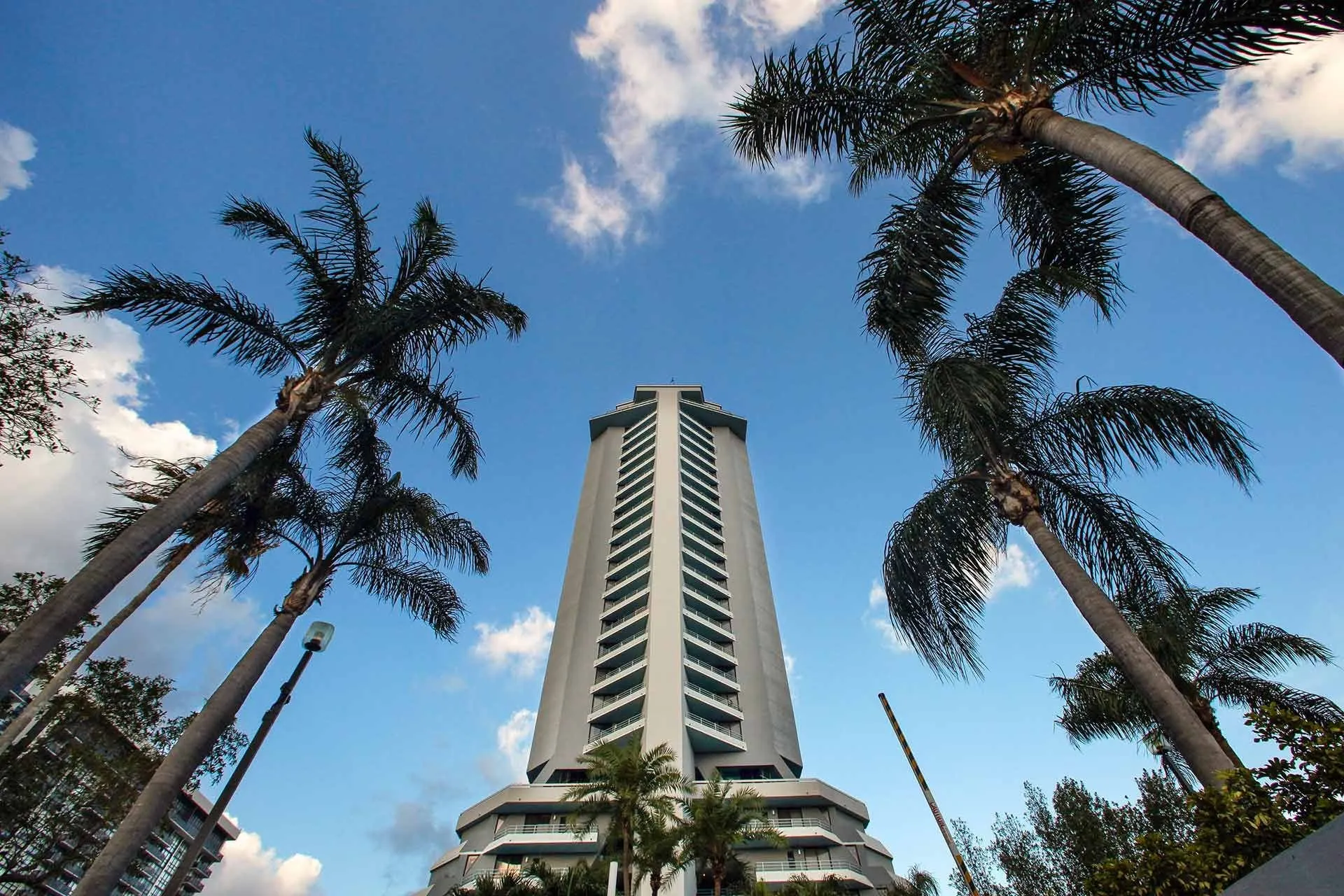 AIMCO Buys Edgewater Apartment Tower for Redevelopment