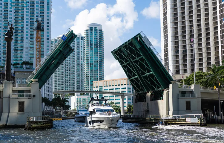 Brickell Bridge Schedule, Traffic and Solutions—All You Need To Know