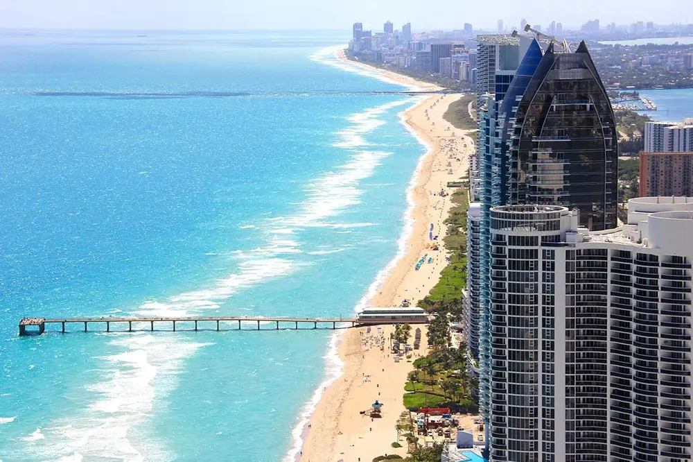 Comparing Miami’s Best Beachfront Neighborhoods: Sunny Isles Beach vs Miami Beach
