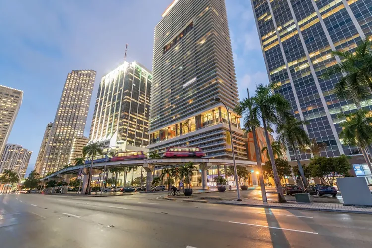 Q1 2024 Greater Downtown Miami Luxury Condo Market Report