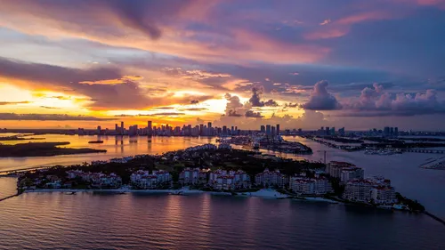 Q4 2021 Miami Beach Luxury Condo Market Report - Triple Digit Sales Growth