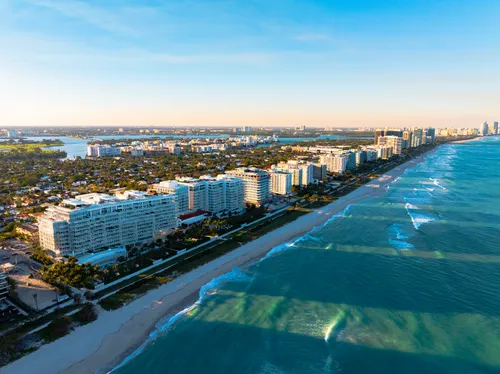 Surfside vs Sunny Isles Beach: Which Miami Neighborhood is Better?