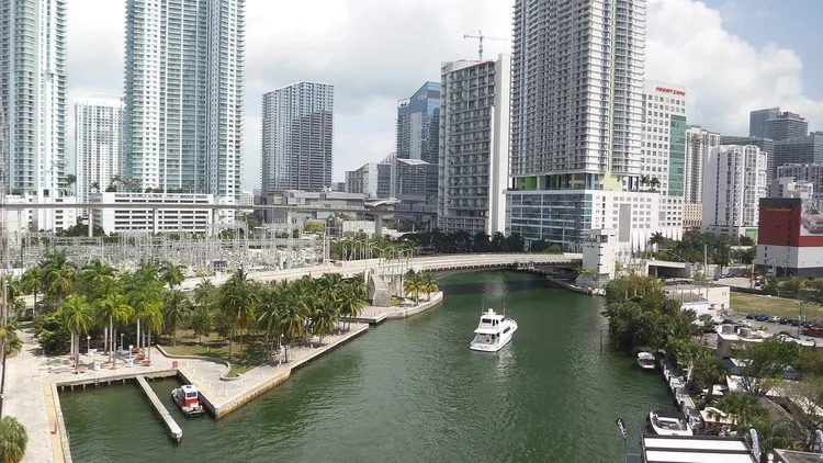 When is the Right Time to Buy a Miami Condo? 3 Key Factors to Consider