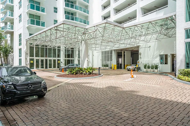 Brickell on the River South image #6