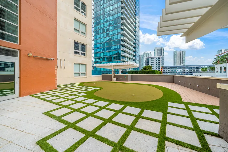 Midblock Condominium image #9