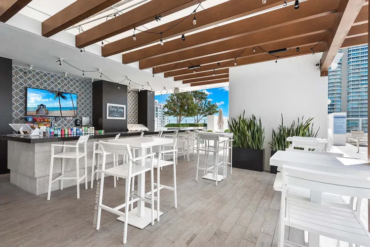 1010 Brickell image #7