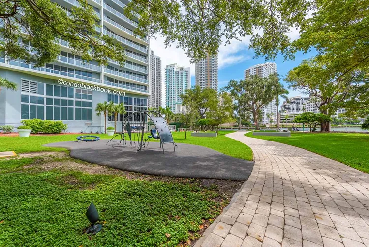 Icon Brickell II image #10