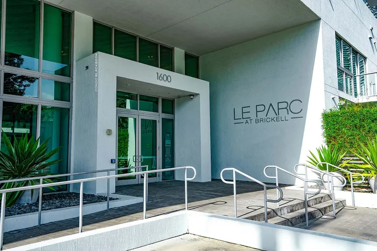 Le Parc at Brickell image #2