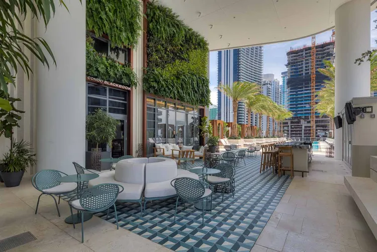 SLS Lux Brickell image #17