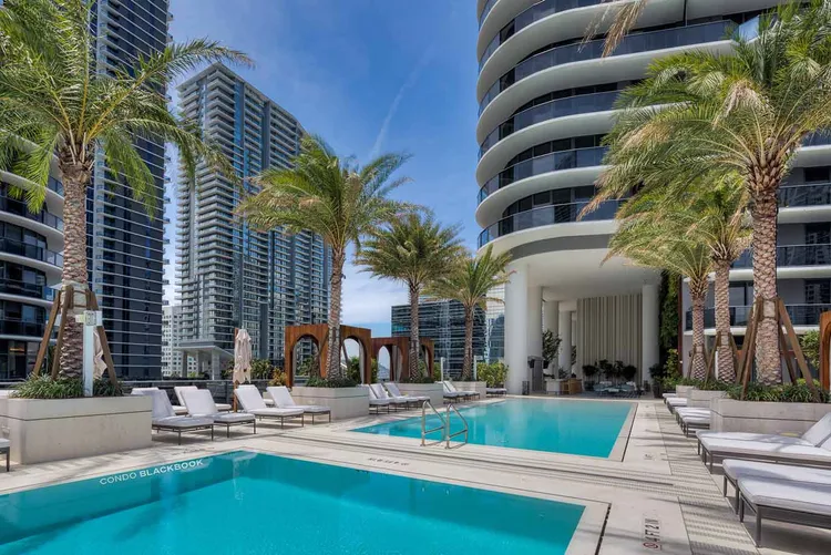 SLS Lux Brickell image #26