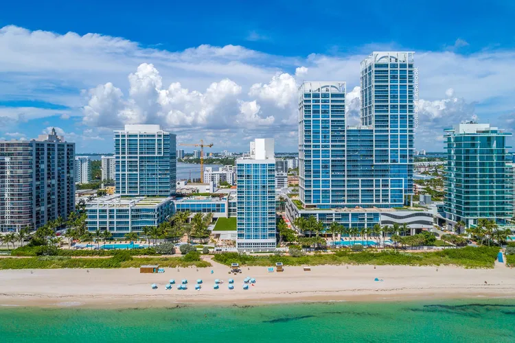 Carillon Condo North Tower image #3