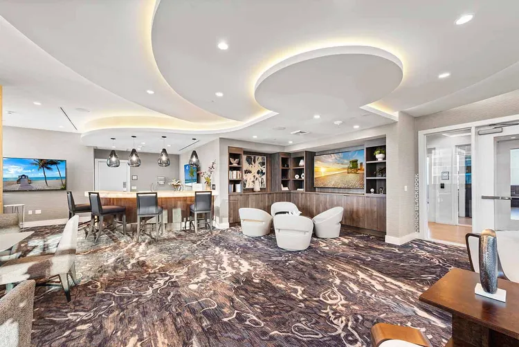 100 Las Olas image #8