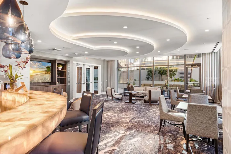 100 Las Olas image #10