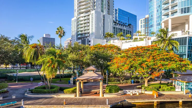 100 Las Olas image #11