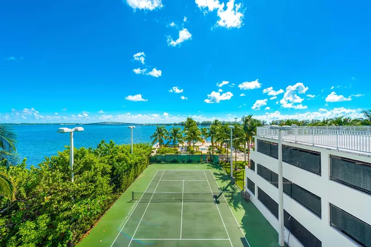 Skyline On Brickell image #9