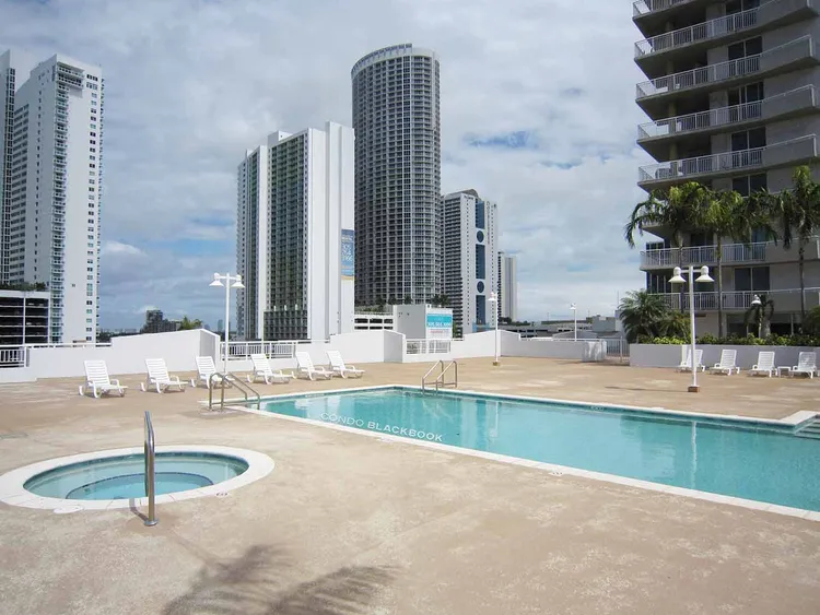 1800 Biscayne Plaza image #18