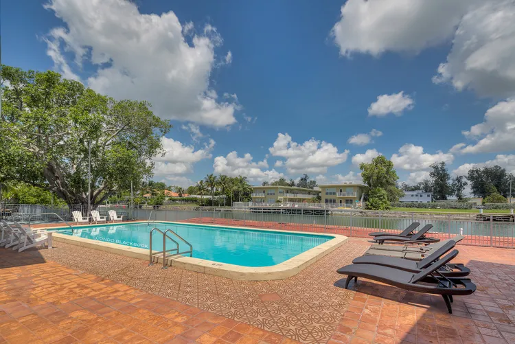 Marseilles Deco image #3