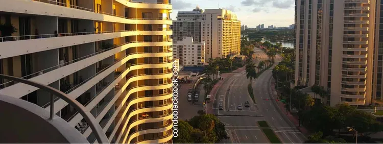 Oceanside Plaza image #8