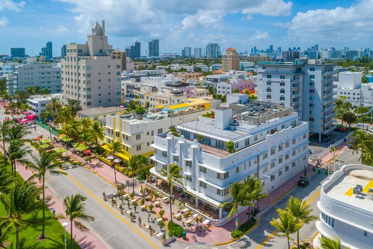 Carlyle Condo Hotel image #2