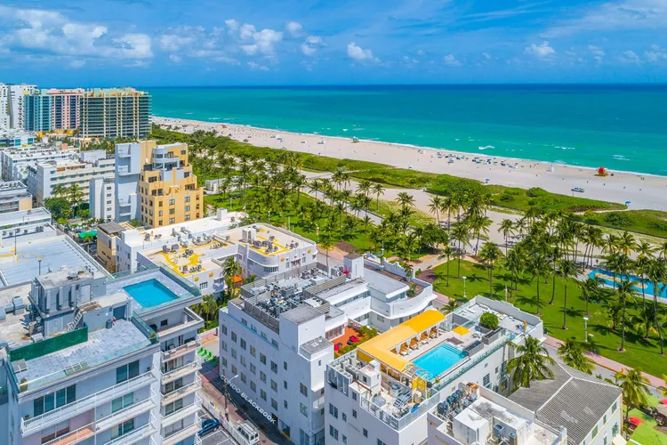 Carlyle Condo Hotel image #5