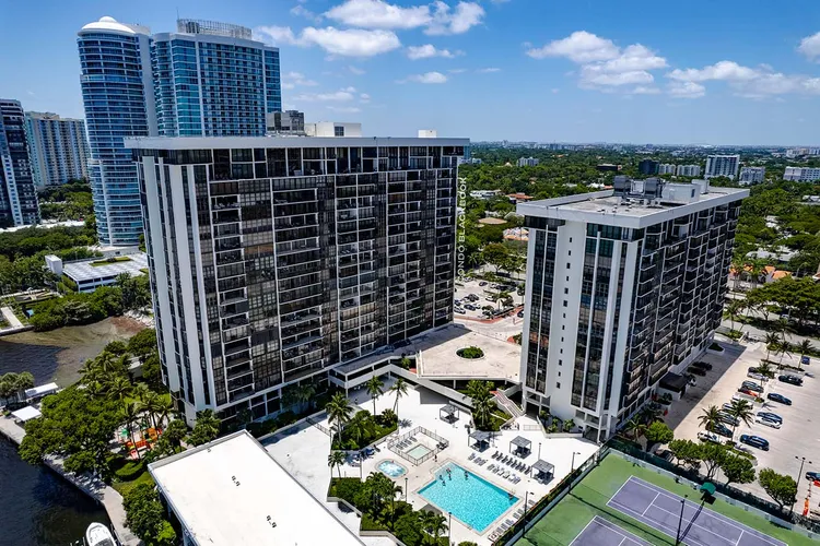 Brickell Place D image #6