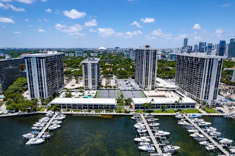 Brickell Place D image #9