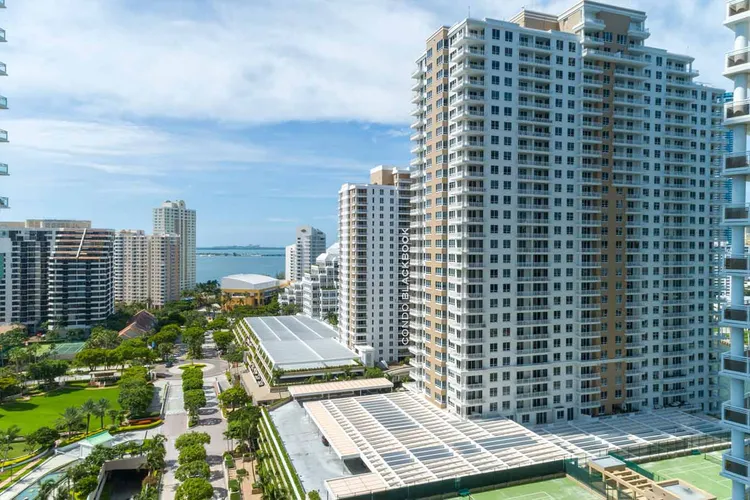 Courts Condo Brickell Key image #4