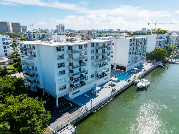 Ten Thousand Plaza image #1