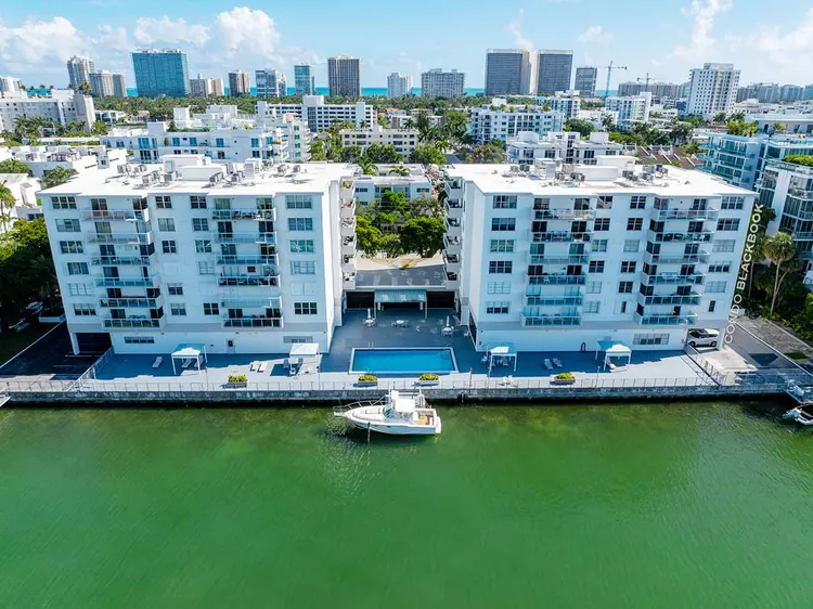 Ten Thousand Plaza image #2