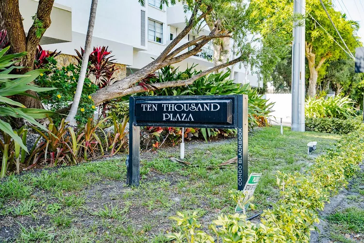 Ten Thousand Plaza image #3