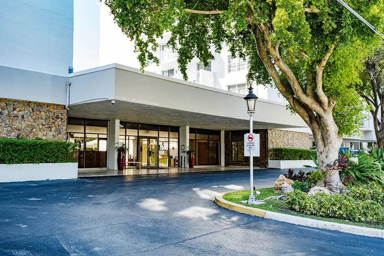 Ten Thousand Plaza image #4