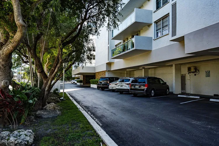 Ten Thousand Plaza image #5