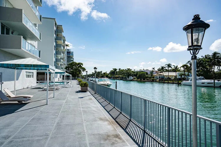 Ten Thousand Plaza image #6