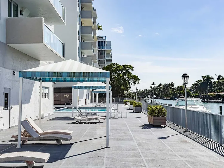 Ten Thousand Plaza image #7