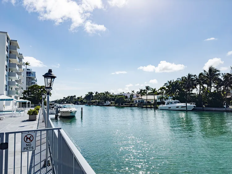 Ten Thousand Plaza image #8