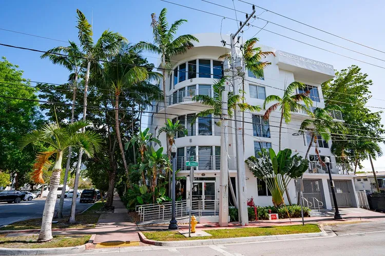 The Manhattan Condo Lofts image #3