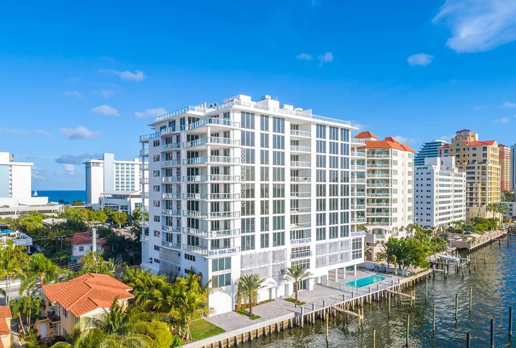 321 at Water’s Edge image #1