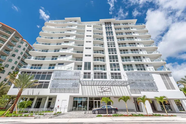 321 at Water’s Edge image #2