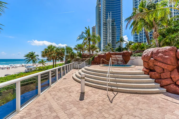 Trump Palace image #9