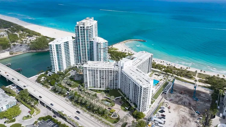 Harbour House image #2