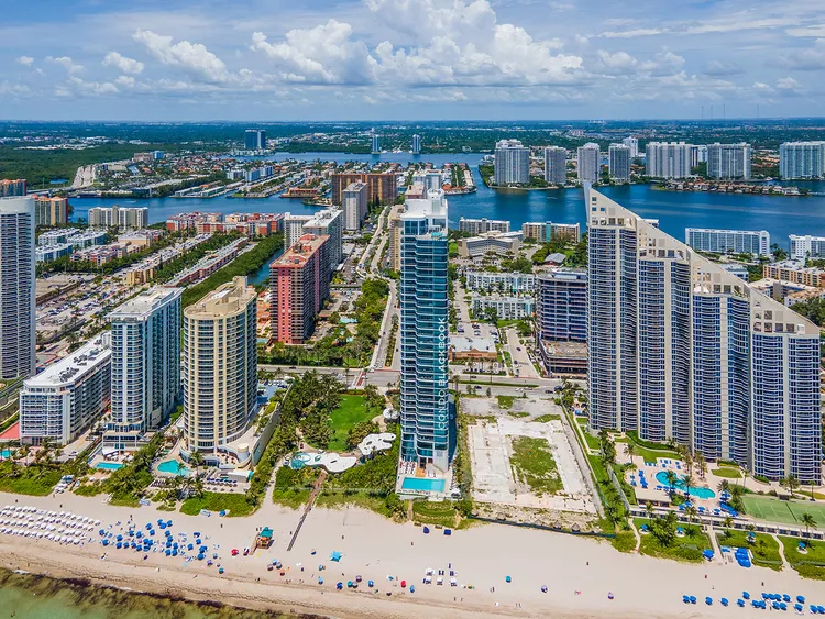 Chateau Beach Residences image #2