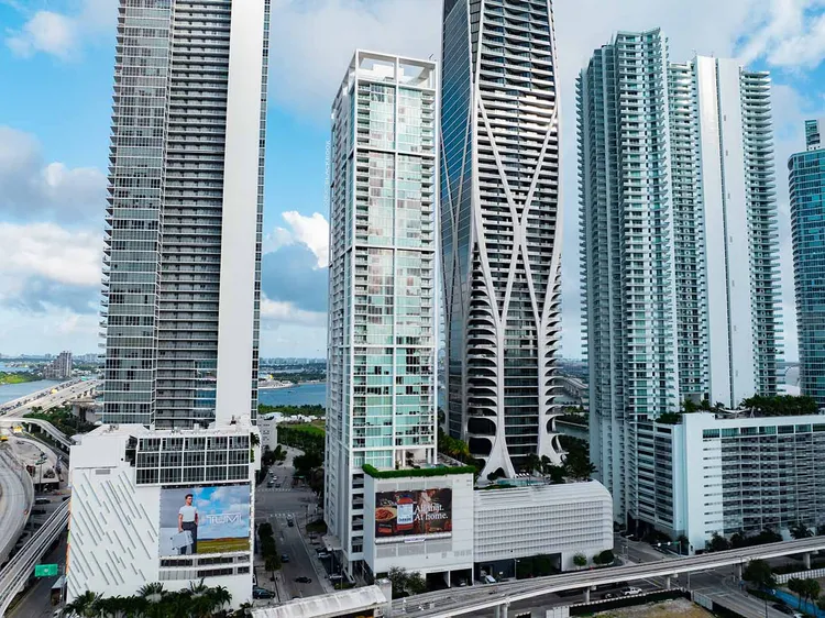 Ten Museum Park image #9