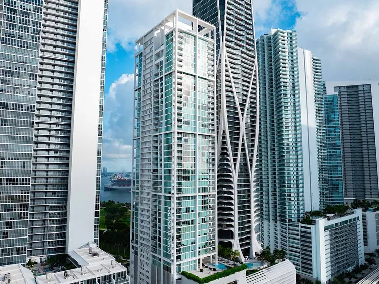 Ten Museum Park image #10