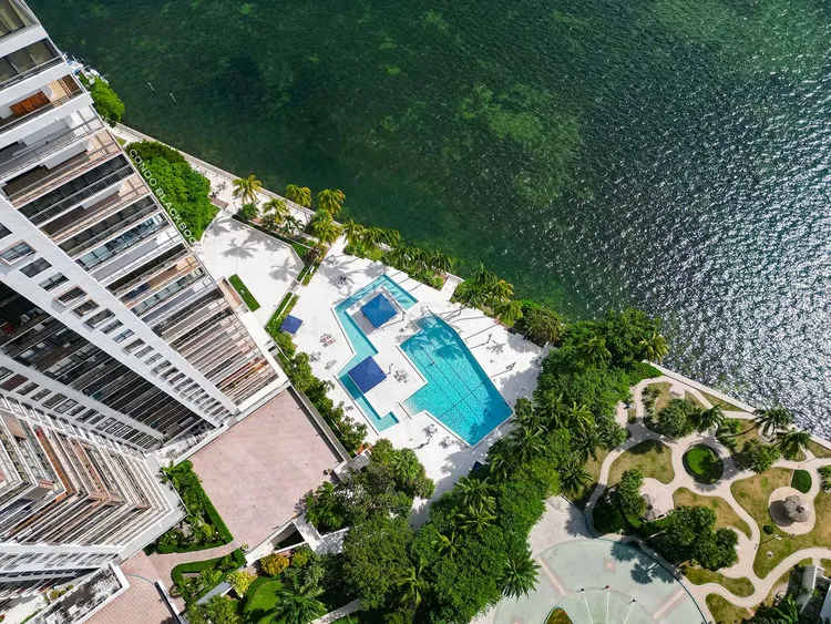 Brickell Bay Club image #6