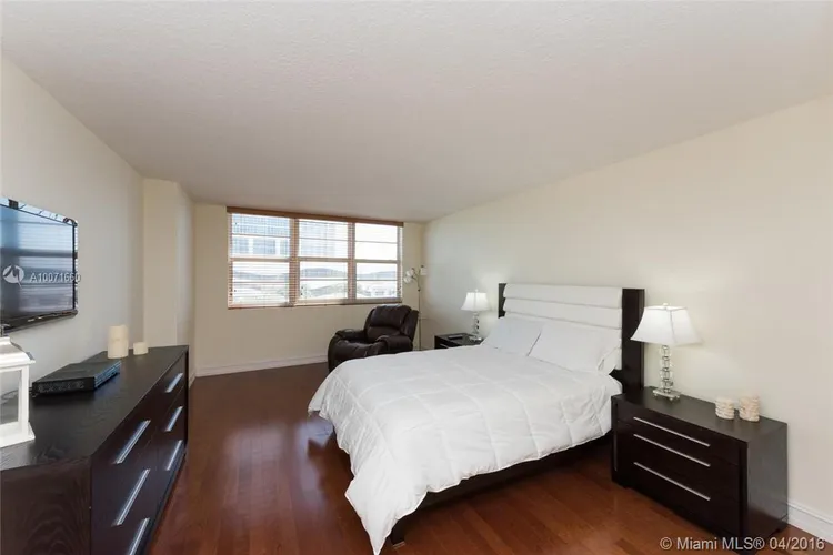 The Collins #603 image #11