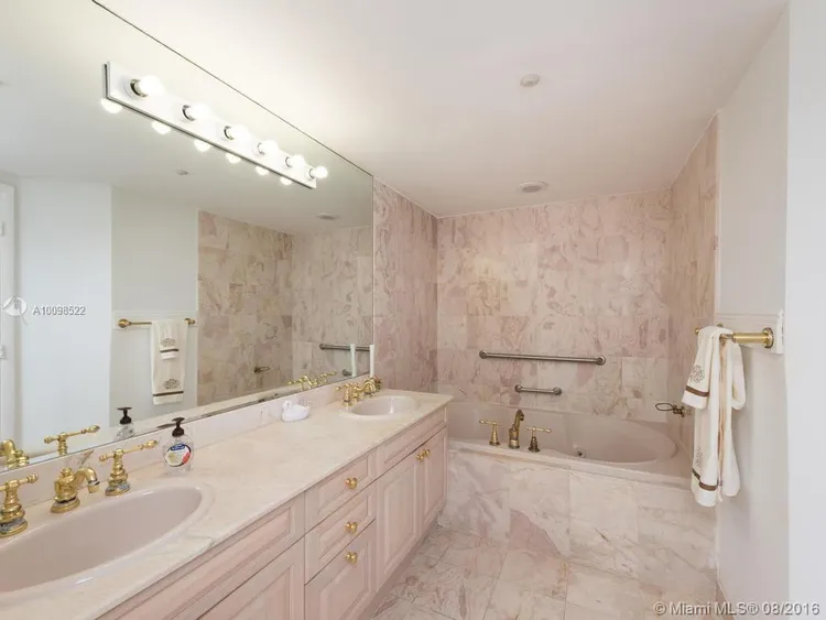 Capobella #703 image #20