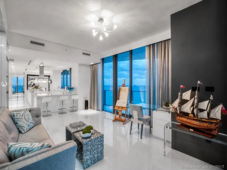 Regalia #31 image #6