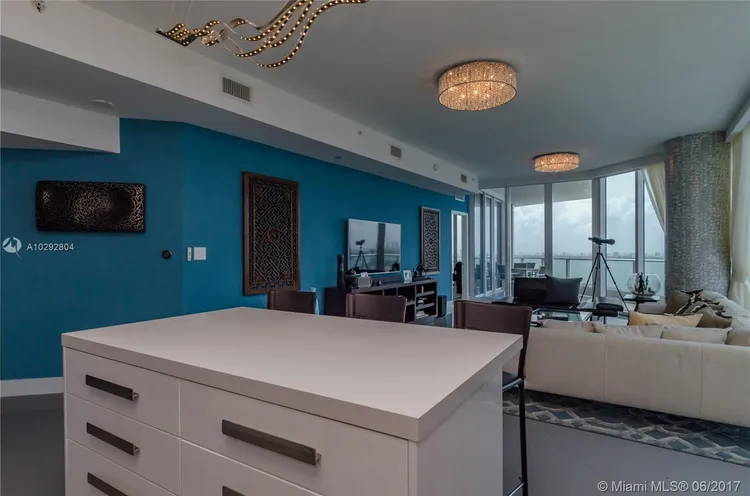 Paramount Bay #2902 image #14