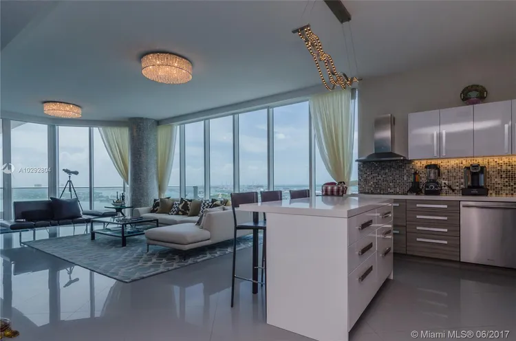 Paramount Bay #2902 image #16