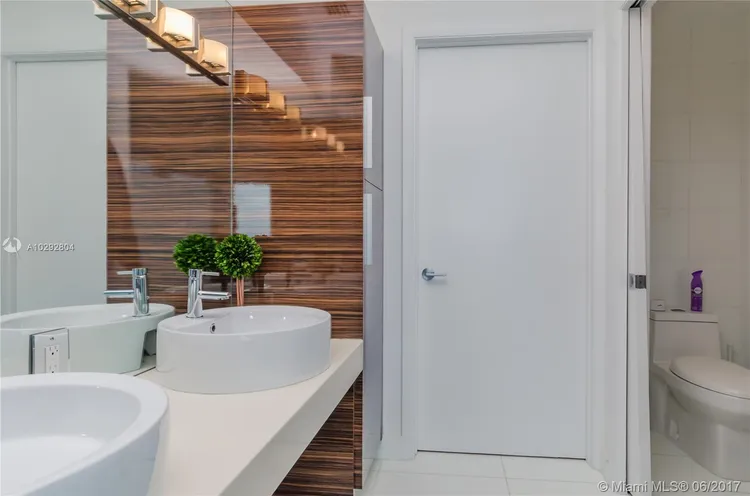 Paramount Bay #2902 image #24